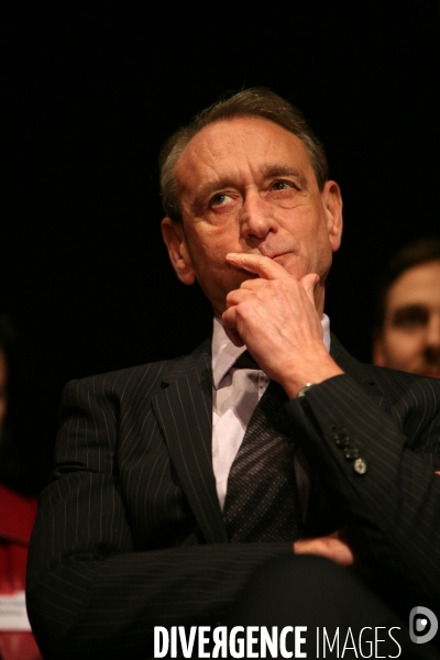 Bertrand delanoe en campagne pour les elections municipales, au theatre dejazet, en soutient au maire sortant du 3eme arrondissement.