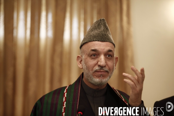 Conference de presse du president amid karzai, suite a l annonce de sa reelection.