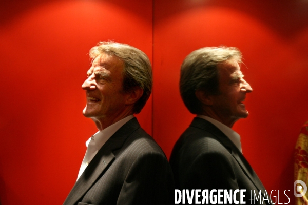 Bernard Kouchner participe a une rencontre entre des chefs d entreprise