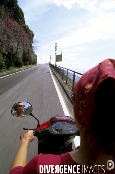 La côte amalfitaine en scooter