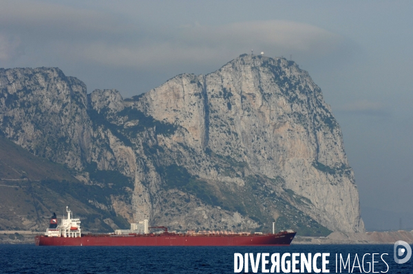 Traffic Maritime dense dans le detroit de Gibraltar