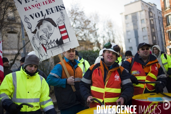 Saint Ouen : Manifestation des salaries de l industrie du petrole.