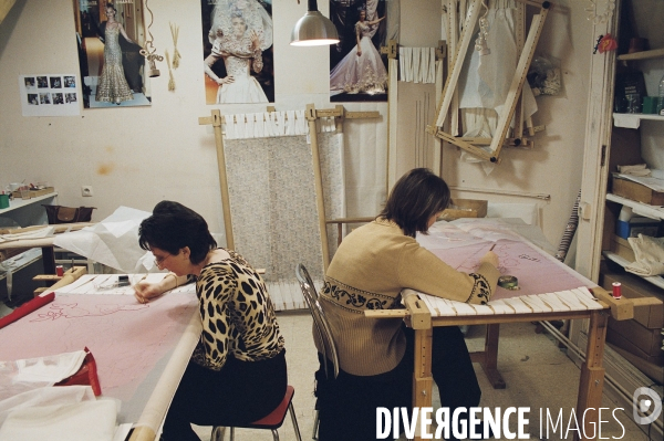Les derniers ateliers de broderies haute-couture : la sté Lesage.