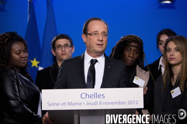 Francois Hollande : contrats  emplois d avenir 