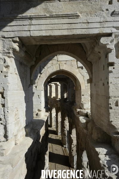Restauration de l amphithéâtre antique d Arles.