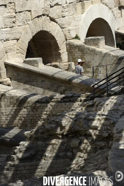 Restauration de l amphithéâtre antique d Arles.