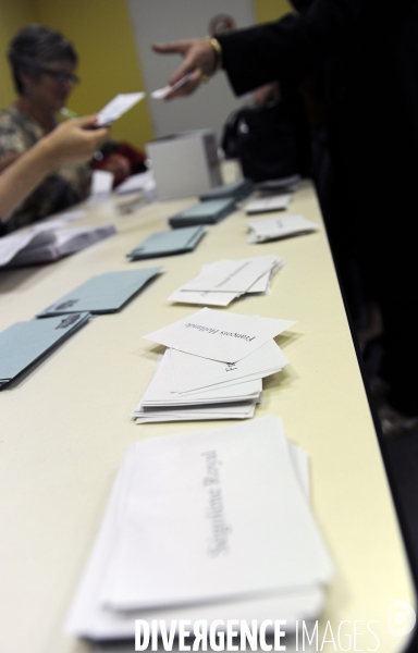 Le premier tour des Primaires Socialiste dans un bureau de vote à Marseille 6ème