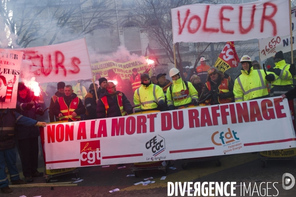 Saint Ouen : Manifestation des salaries de l industrie du petrole.