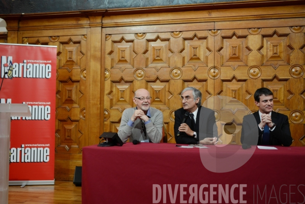 Débats organisés par l hebdomadaire Marianne sur le thème de l argent et de l éthique. Manuel Valls, Jean Francois Kahn, Maurice Szafran,