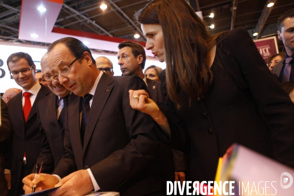 François HOLLANDE, président de la République inaugure le Salon du Livre, accompagné d Aurélie FILIPPETTI, ministre de la CULTURE et de la COMMUNICATION