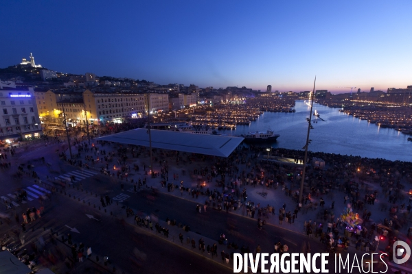 Vieux Port de Marseille entre flammes et flots