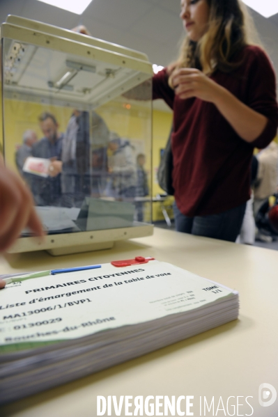 Le premier tour des Primaires Socialiste dans un bureau de vote à Marseille 6ème