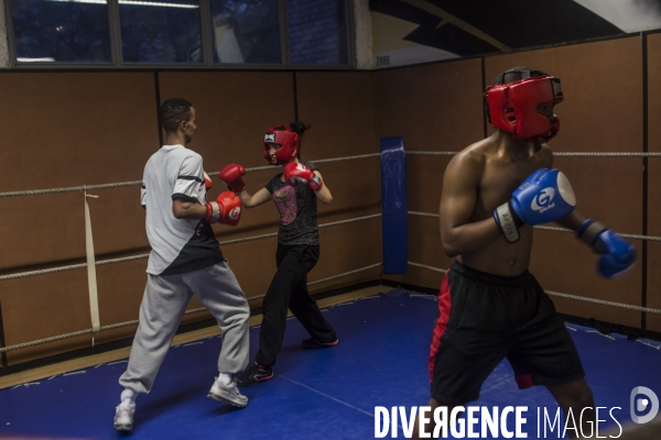 Entrainement de boxe educative destinee a des jeunes en difficultes mais egalement ouvert a tout public.
