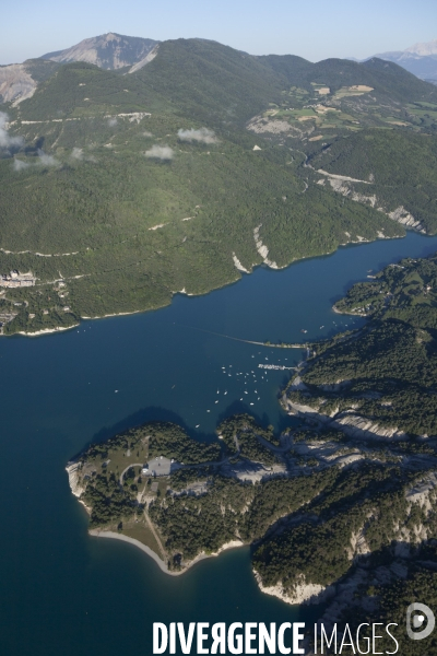 Vue aerienne du lac de Serre Poncon