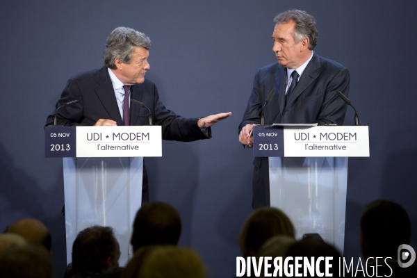 François BAYROU, président du MODEM, et Jean-Louis BORLOO, président de l UDI, présentent la nouvelle alliance des deux partis centristes, baptisée  L ALTERNATIVE .