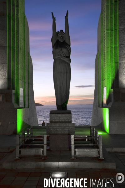 Marseille.Sur la corniche, le monument aux morts de l  armee d Orient et des terres lointaines de la premiere guerre mondiale