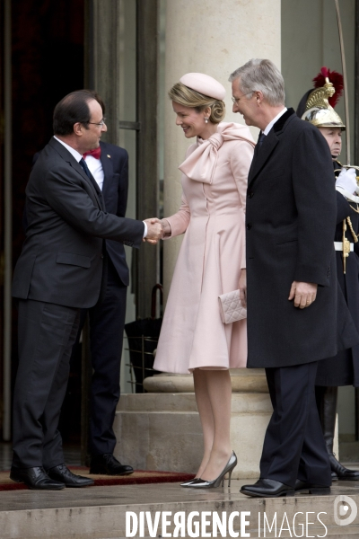 Le roi Philippe et la reine Mathilde de Belgique reçus au palais de l Elysée par le Président de la République François HOLLANDE lors de leur première visite officielle en France.
