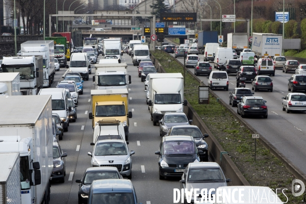 Illustration embouteillage sur le périphérique parisien.