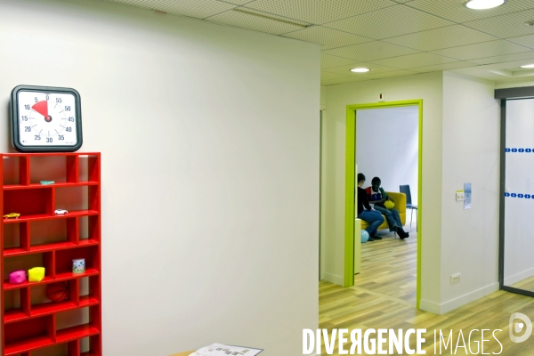 Au centre médico-social Robert Doisneau, l institut Médico-Educatif, prend en charge les jeunes autistes. Paris 18 ème