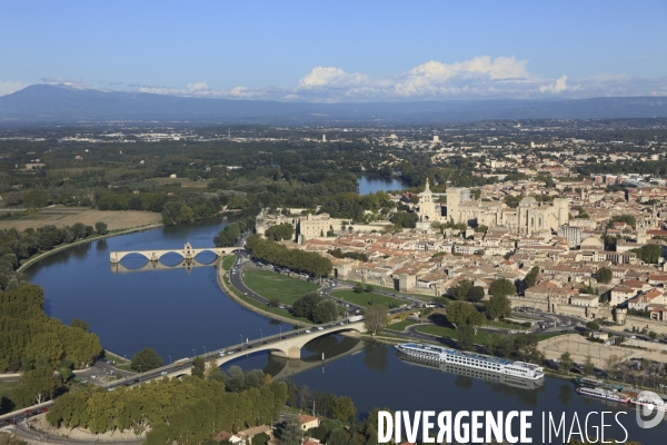Vue aerienne de l agglomeration d Avignon