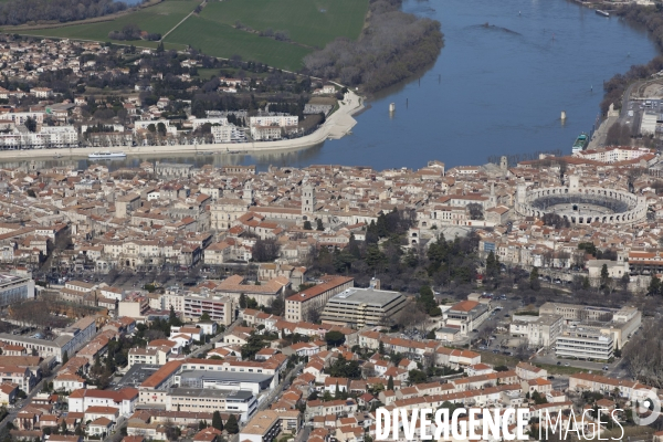 Vue aerienne du pays d Arles
