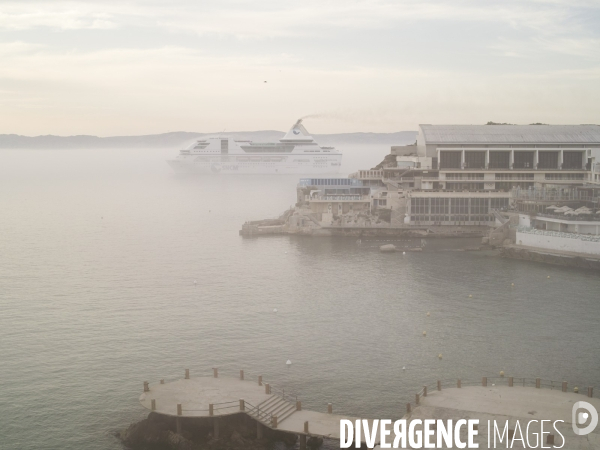 Marseille, vue depuis la plage des Catalans