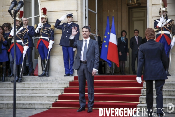 Valls - Ayrault: passation de pouvoir à Matignon