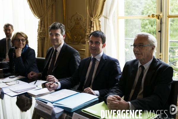 Manuel Valls recoit les organisations syndicales et patronales.
