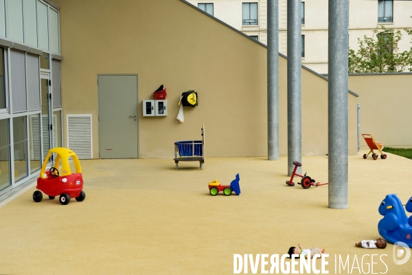 Illustration Avril 2014.Paris,des jouets  dans la cour de recreation de la creche Beaujon.