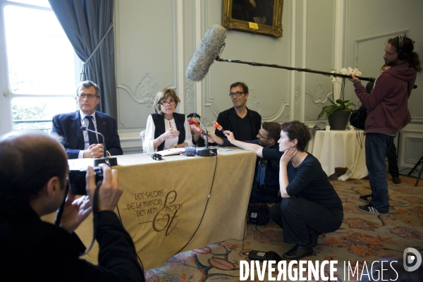 Conférence de presse de Jean-Cyril SPINETTA, ( PDG d Air France-KLM et ex Président du conseil de surveillance d Areva), et Anne LAUVERGEON (ex présidente du directoire d AREVA) en réponse au rapport de la cour des comptes.