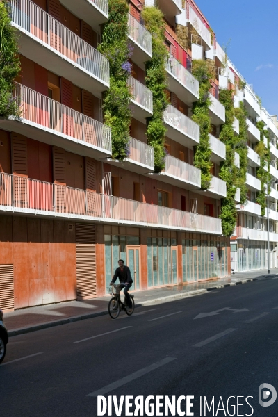 Illustration Mai 2014.Immeuble de logement neuf avec une façade vegetalisee.