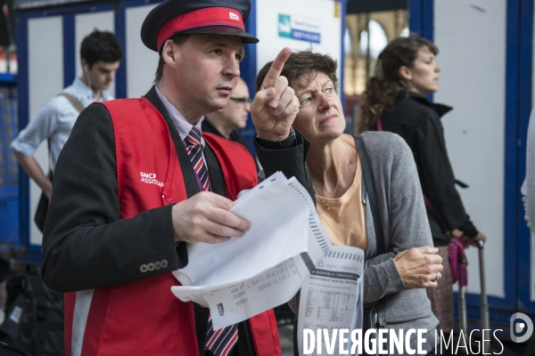 Grèves à la SNCF : les cols blancs enfilent leurs gilets rouges et descendent en gares pour accueillir les voyageurs