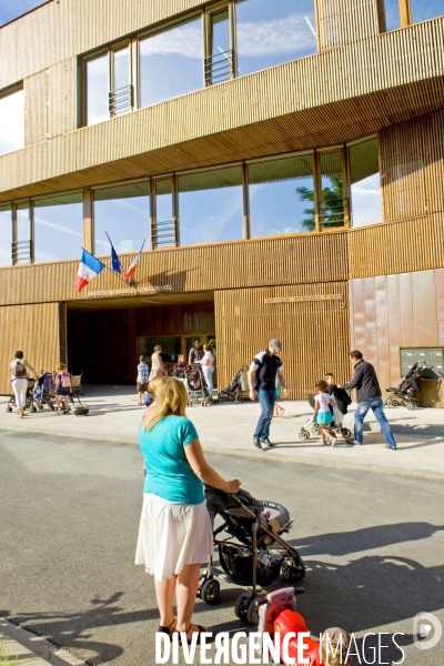 Le quartier numerique du Fort d Issy.L ecole maternelle et elementaire Justin Oudin.