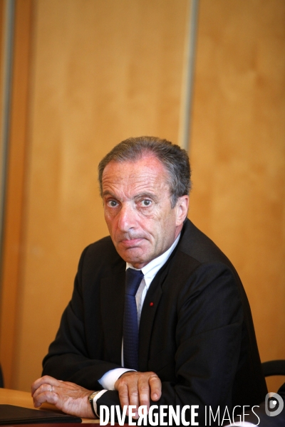 Arnaud MONTEBOURG assiste à la signature du contrat de fourniture d électricité entre le consortium Exeltium et EDF