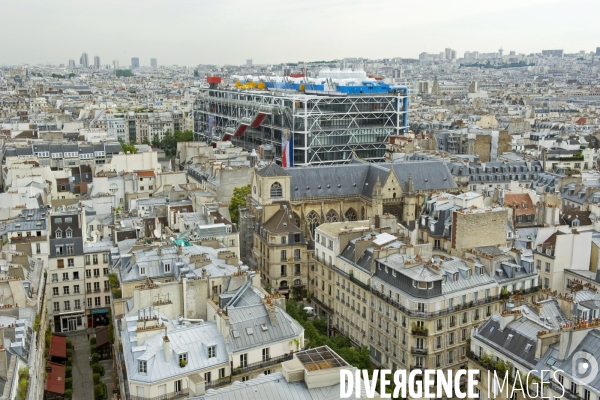 Illustration  Juillet 2014.Vue aérienne de Paris.Le centre Pompidou au centre du quartier des Halles.