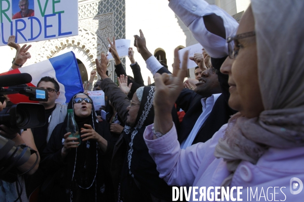 Manifestation des musulmans de France à l appel du recteur de la Mosquée de Paris pour protester contre la décapitation d Herve GOURDEL