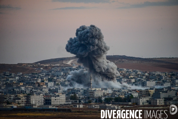 Combat in Kobani, Turkey-Syria Border. Combat dans Kobané, Frontaliers entre Syrie et Turquie.