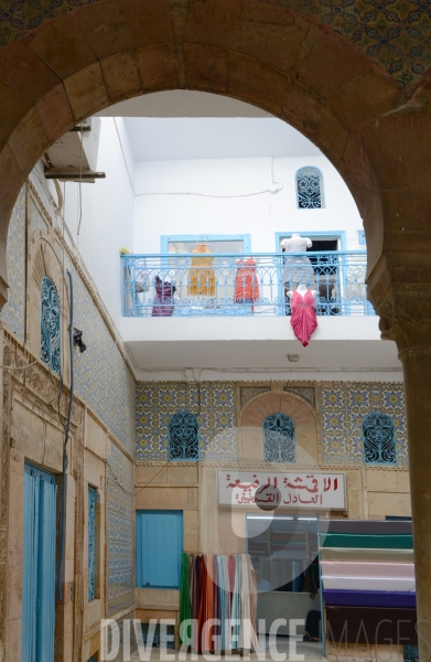 La Médina de Sfax : Commerce tissus, architecture maison