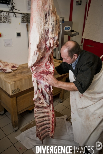 Jean-Pierre Néel : boucher préparateur de la boucherie  Le Couteau d argent  de Yves-Marie Le Bourdonnec, à Asnières