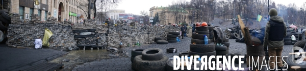 The Panoramic  Barricades of anti-government  protesters in Ukrainian Revolution 2014 Kiev. Les barricades des manifestants anti-gouvernementaux en ukrainien Révolution 2014 Kiev.