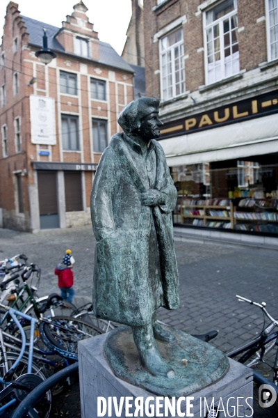 Louvain.Statue d Erasme, qui enseigna a l universite de Louvain