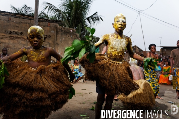 TOGO - BENIN : Culte vaudou du dieu guerrier KOKOU
