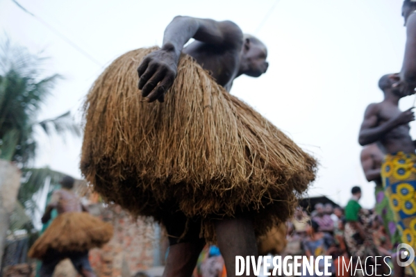 TOGO - BENIN : Culte vaudou du dieu guerrier KOKOU