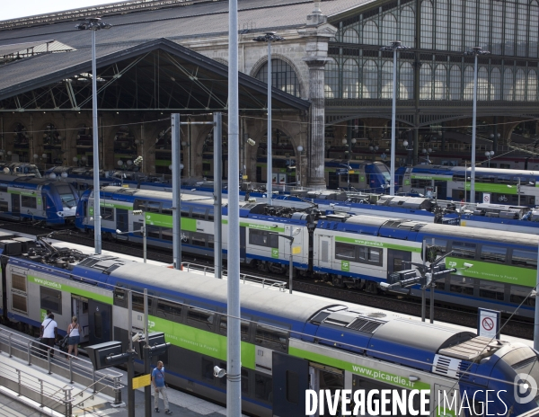 Gare du Nord, trains de grande banlieue.