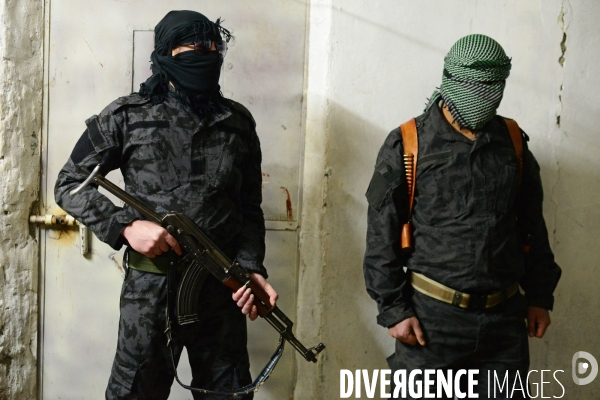 The ISIS fighters Captured by YPG in Prison Syria. Combattants de Etat islamique (EI) Capturés par GPJ, Prison en Syrie.