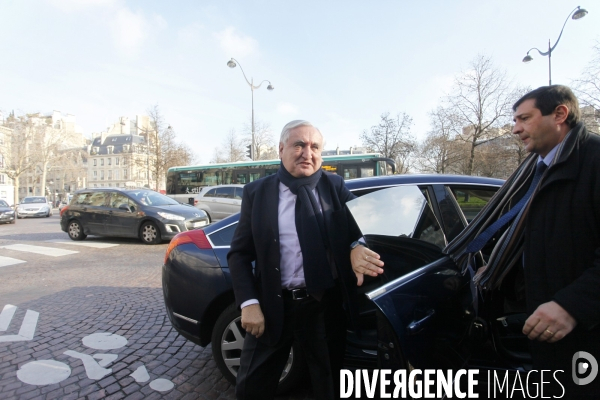 Nicolas SARKOZY invite à déjeuner les anciens premiers ministres de l UMP