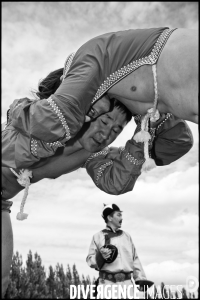 Naadam, lutte traditionnelle mongole.