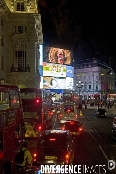 Ici Londres ! Les lumieres de Picadilly Circus