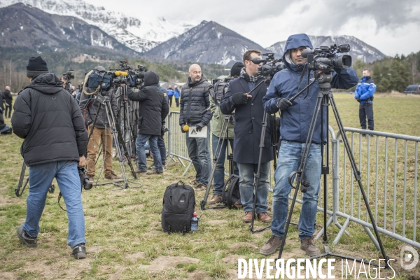 Crash Avion: les journalistes et la vie quotidienne sur l aérodrome de Seyne les Alpes...