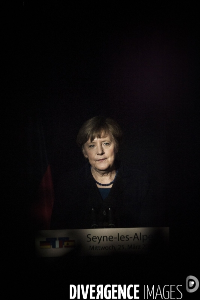 Crash Avion: portraits Hollande Merkel